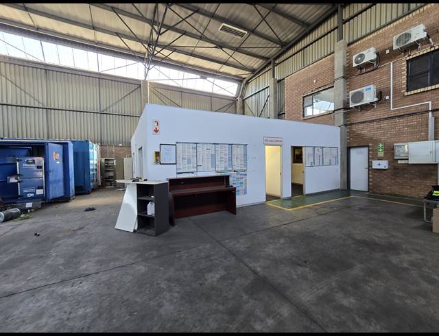 997M² WAREHOUSE TO LET IN JET PARK